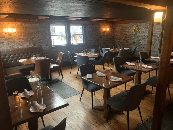 Farmhouse at the Crossroads Picture 8