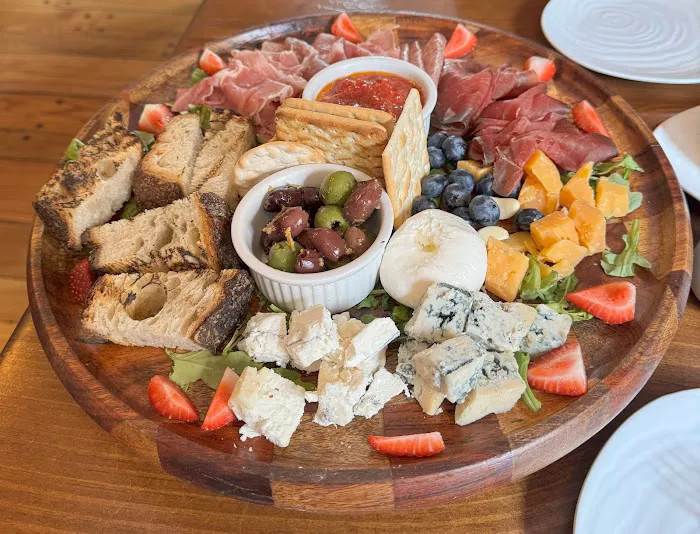 Farmhouse at the Crossroads Picture 5