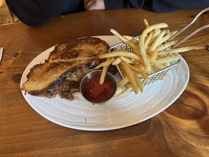 Farmhouse at the Crossroads Picture 9