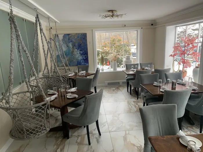 Farmhouse at the Crossroads Picture 7