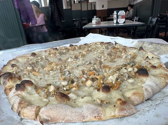 Frank Pepe Pizzeria Napoletana Picture 8