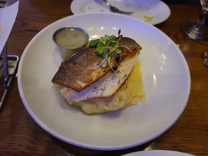 Fish Restaurant + Bar Picture 3