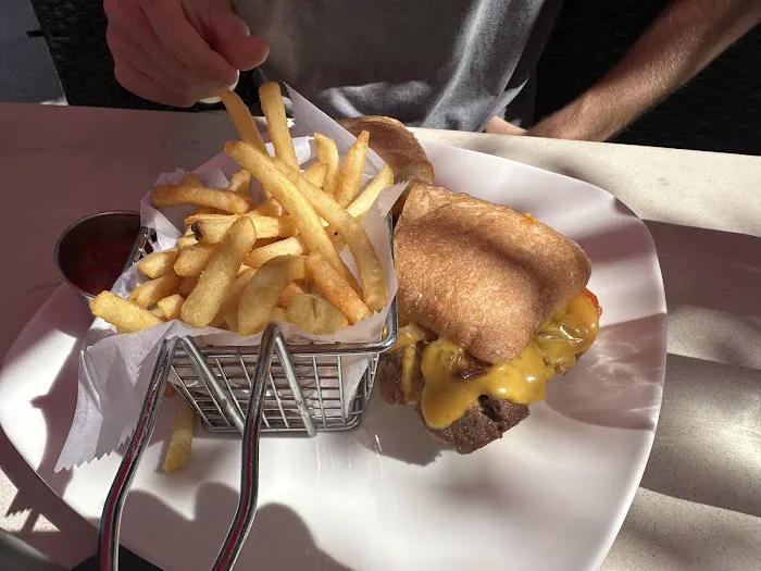 Lucky's Classic Burger & Malt Shop Picture 4