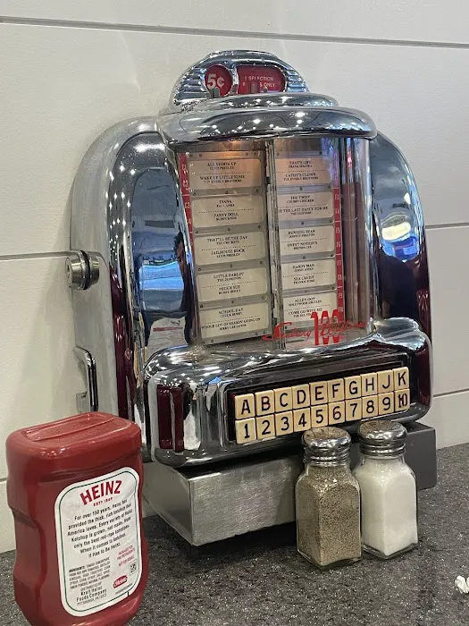 Lucky's Classic Burger & Malt Shop Picture 9