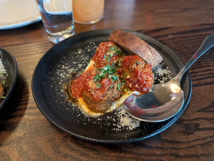 Sally's Apizza Picture 10