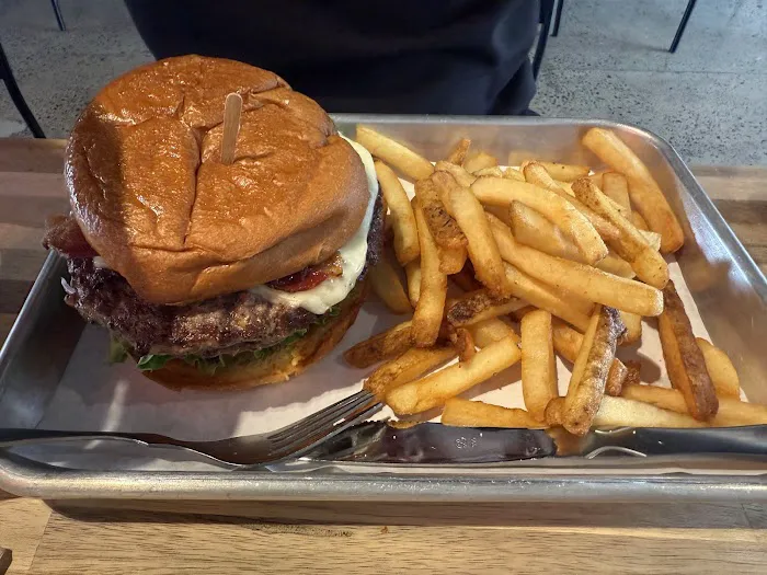 Don Roque Garage Picture 9