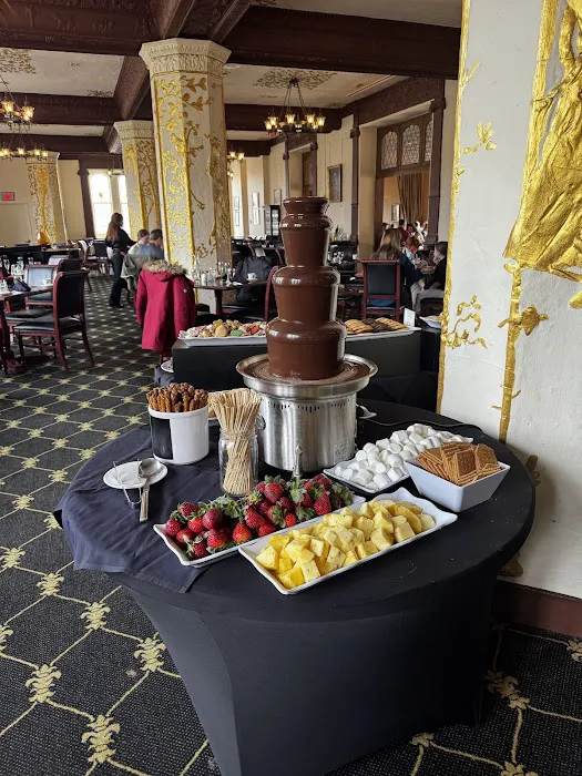 MacArthur's Riverview Restaurant Picture 6