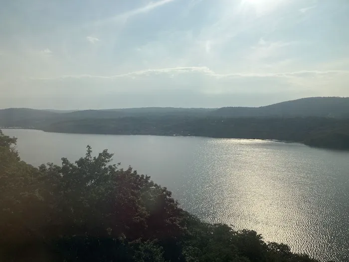 MacArthur's Riverview Restaurant Picture 2