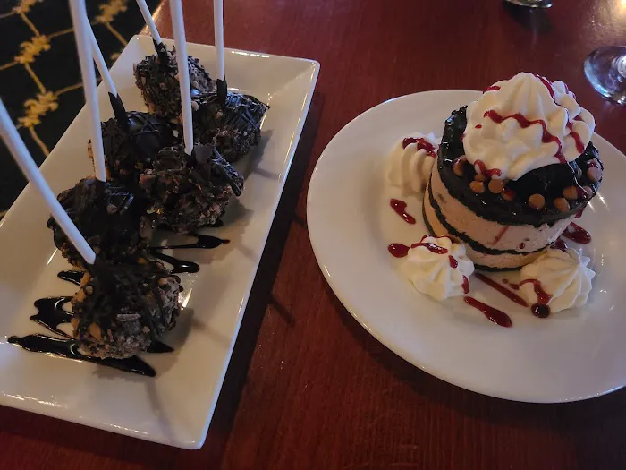 MacArthur's Riverview Restaurant Picture 1