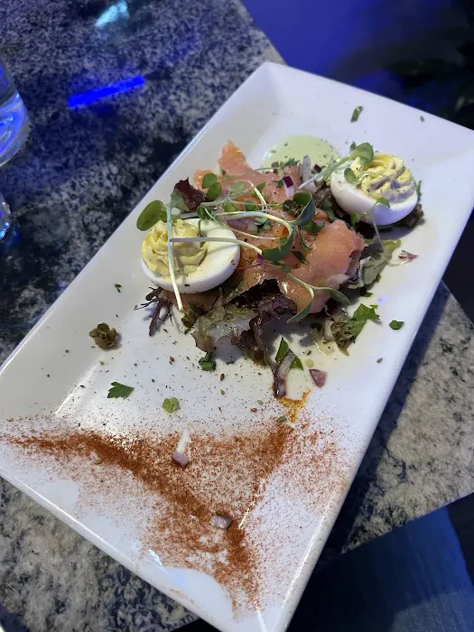 Storm King Lounge and Fare Picture 5