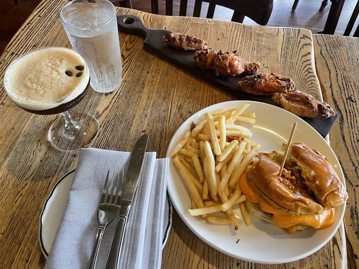 Burke's Tavern Picture 3