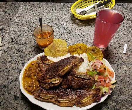 Manantial Lupita Comida Ecuatoriana