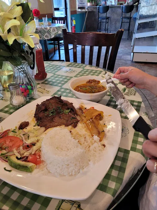 Manantial Lupita Comida Ecuatoriana Picture 9