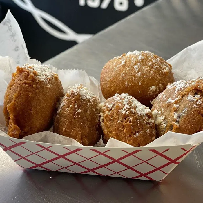 Uncle Willie's Wings Picture 8