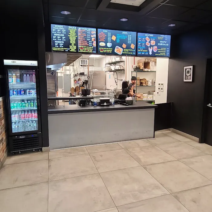 Uncle Willie's Wings Picture 7