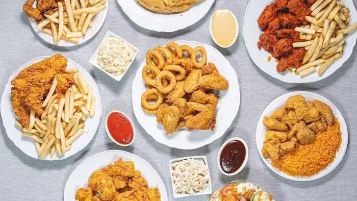 GOLDEN WINGS FISH AND CHICKEN THE BEST CHICKEN IN TOWN Picture 9