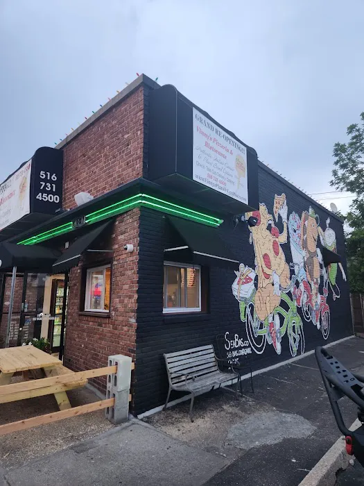 THAT PIZZA PLACE IN LEVITTOWN Picture 6