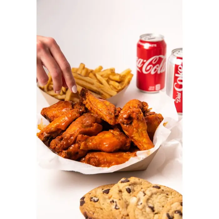 Melt's Wing Shop Picture 3