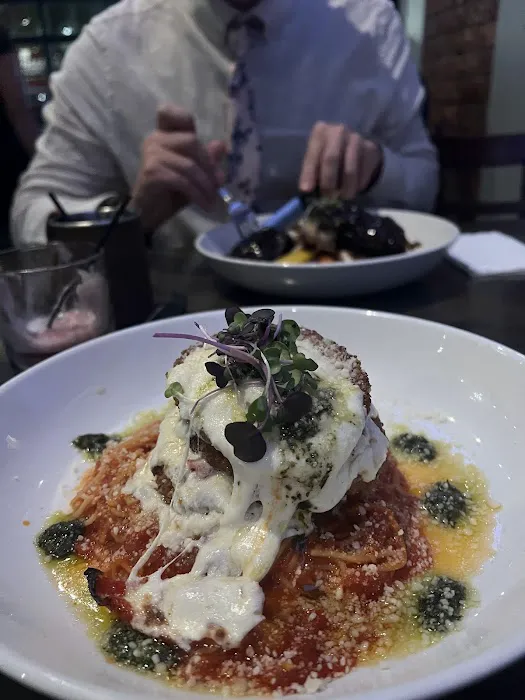 Avenue Social Kitchen & Cocktails Picture 7