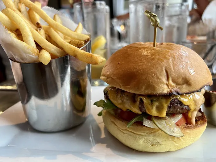 Avenue Social Kitchen & Cocktails Picture 10