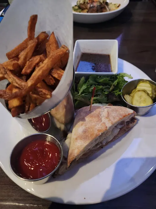 Avenue Social Kitchen & Cocktails Picture 9