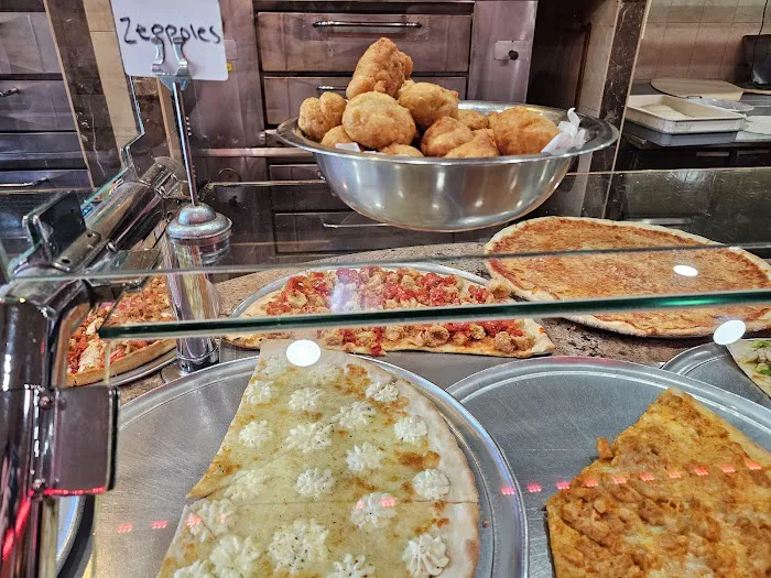 Kingdom Pizza Picture 10