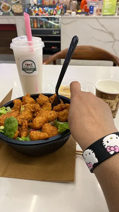 Poke Island & Grill Picture 7