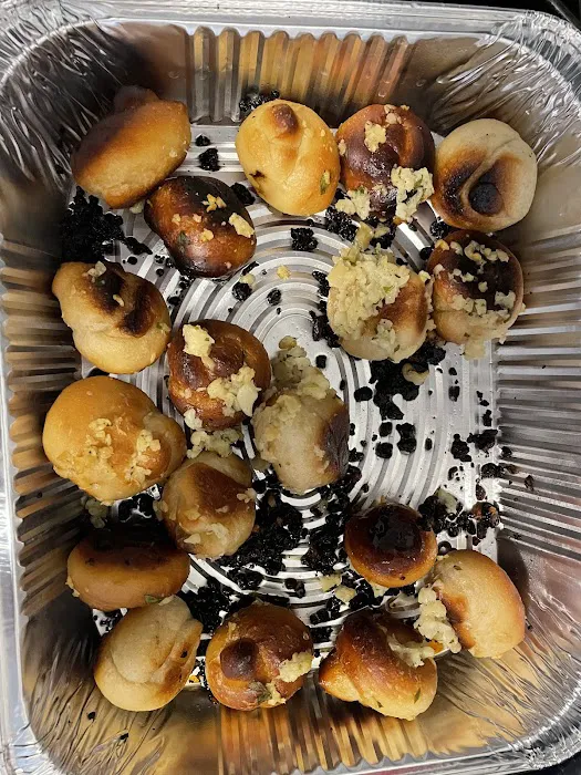 Pino's Pizzeria Picture 3