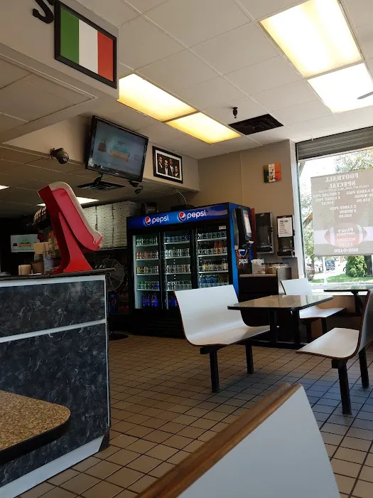 Pino's Pizzeria Picture 5