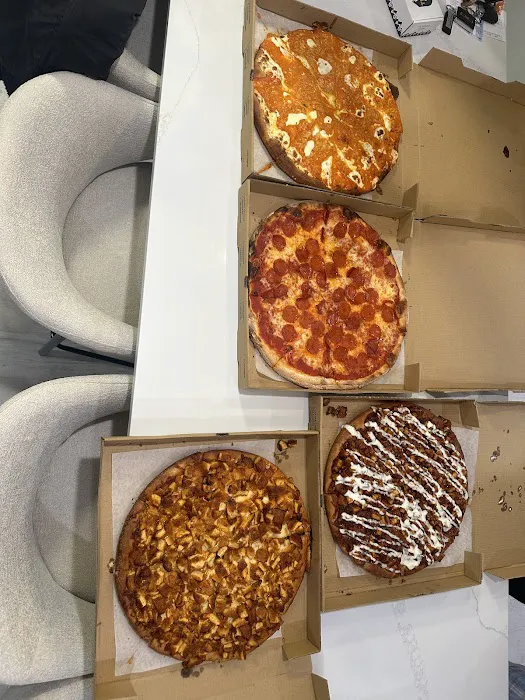 Pino's Pizzeria Picture 8