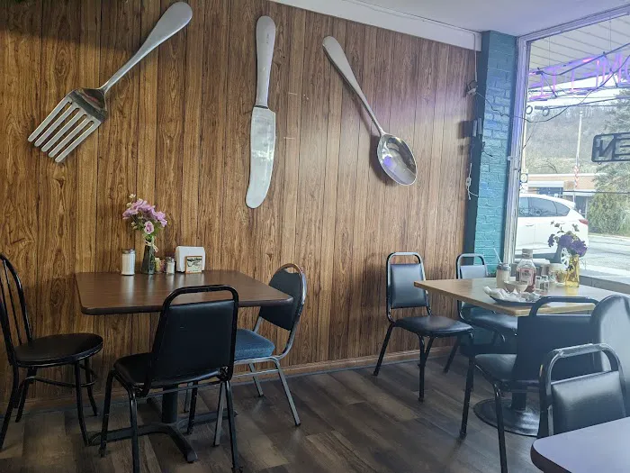 Riverdale Luncheonette Picture 7