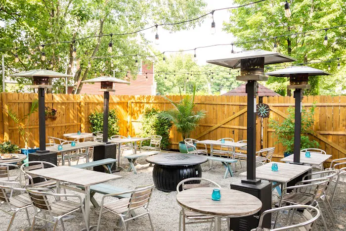 Seven Lakes Station Picture 9