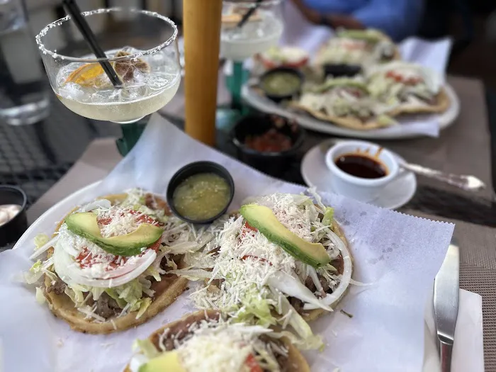 Two Friends Restaurant Bar and Deli Picture 7