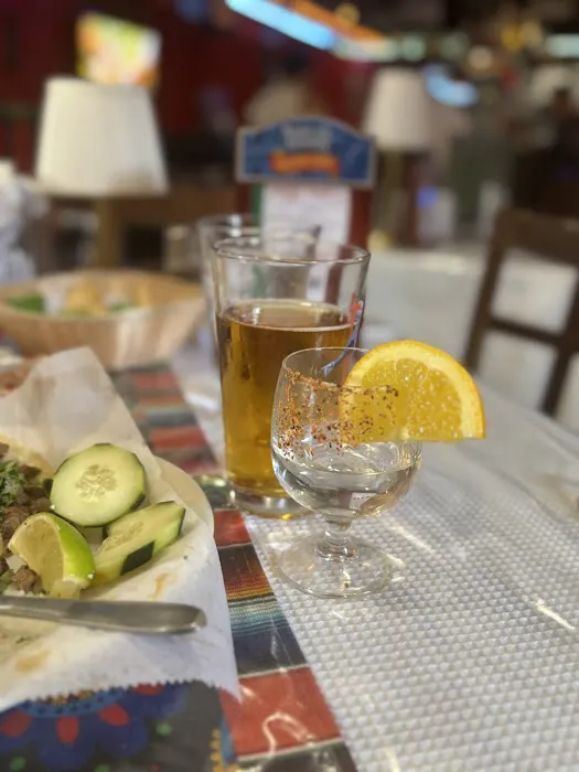 Two Friends Restaurant Bar and Deli Picture 3