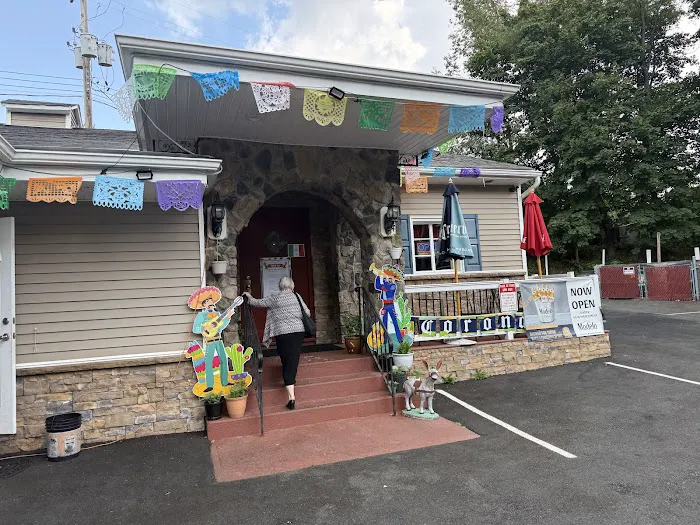 Two Friends Restaurant Bar and Deli Picture 9