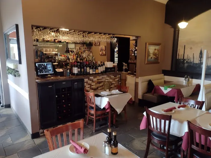 Venice Restaurant & Pizza Picture 8