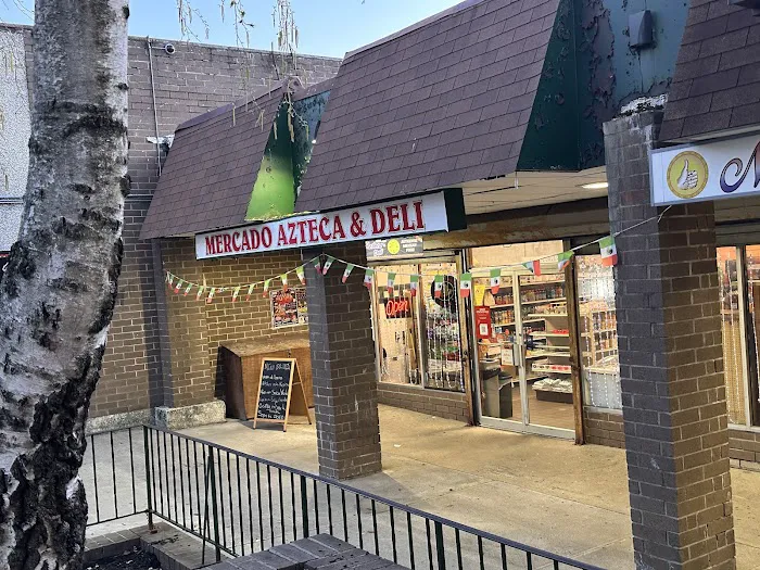 Mercado Azteca & Deli Picture 9