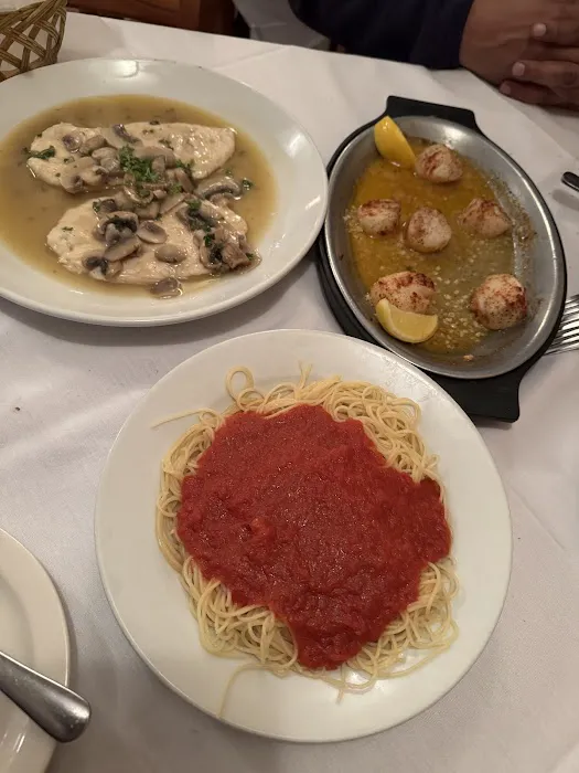 Capri Restaurant & Pizzeria Picture 5