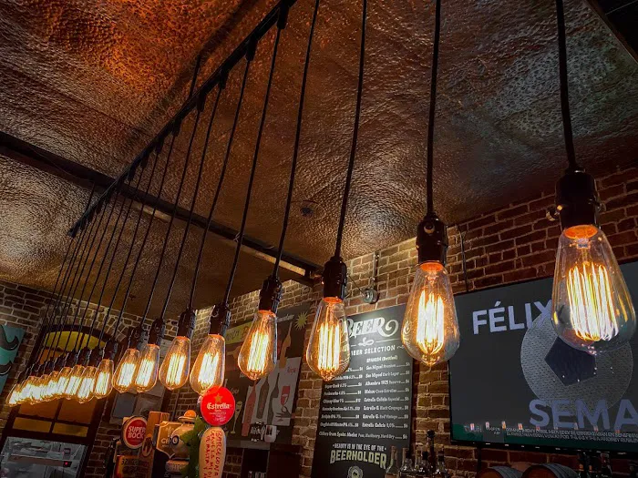 Mompou Tapas Bar & Restaurant Picture 3