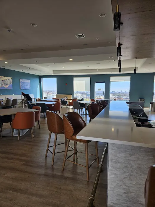 Gateway on the 9th Picture 4