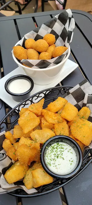 Caipirinhas Sports Bar & Grill Picture 6