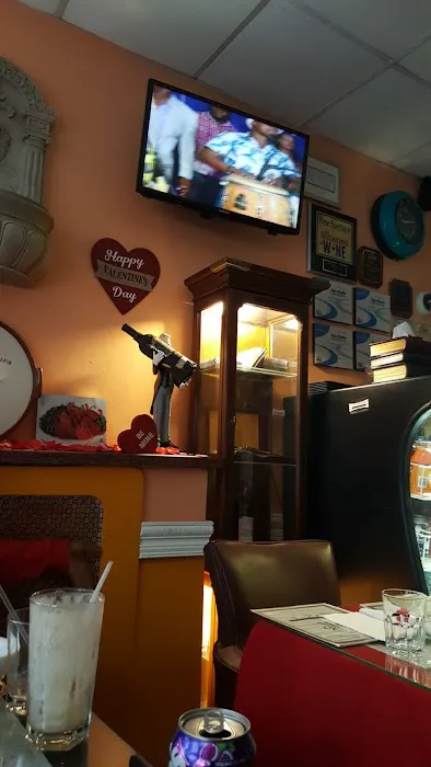 Elza's Restaurant Café & Grill Picture 7