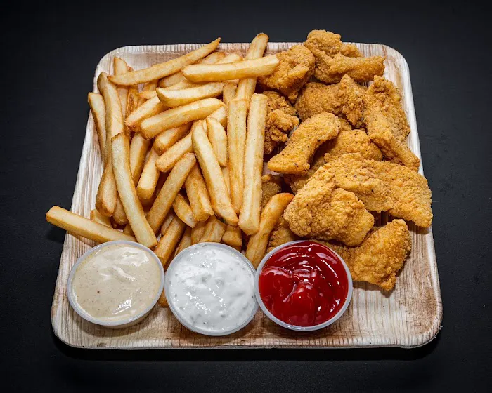 GOLDEN WINGS FISH & CHICKEN the best chicken in town Picture 10