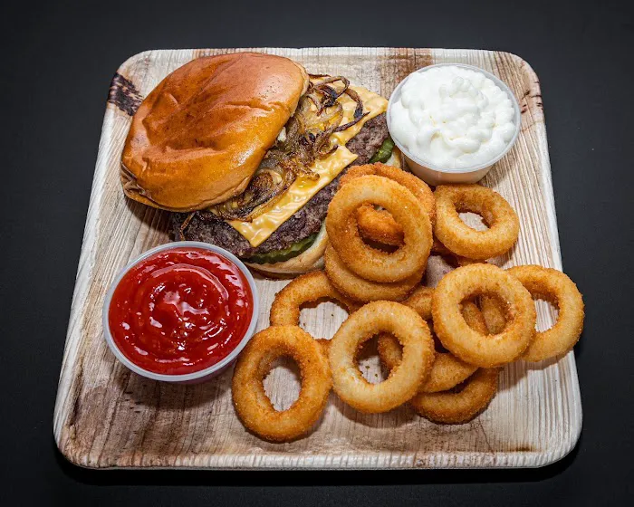 GOLDEN WINGS FISH & CHICKEN the best chicken in town Picture 6