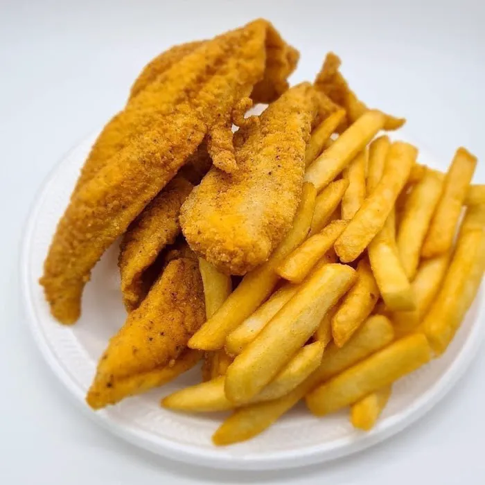 GOLDEN WINGS FISH & CHICKEN the best chicken in town Picture 5