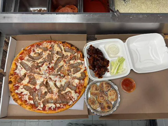 Victorinos Pizza and Restaurant Picture 5