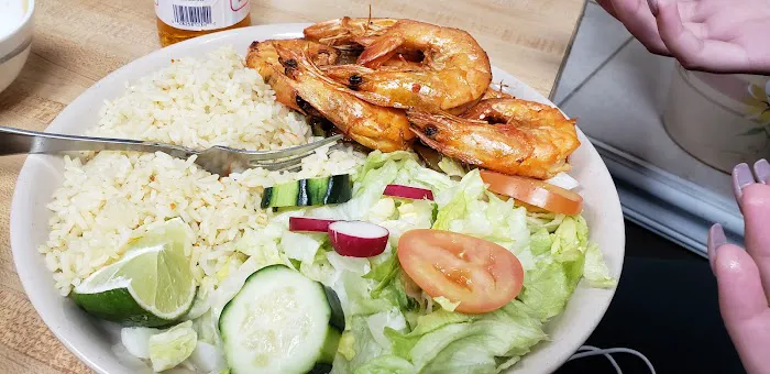 Pupuseria Carmelina Picture 3