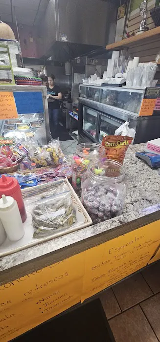El Rinconcito Salvadoreño Deli & Restaurante Picture 4