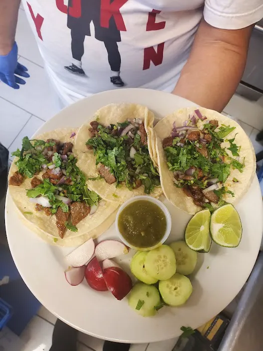 Pupuseria salvadoreña 1 Picture 8