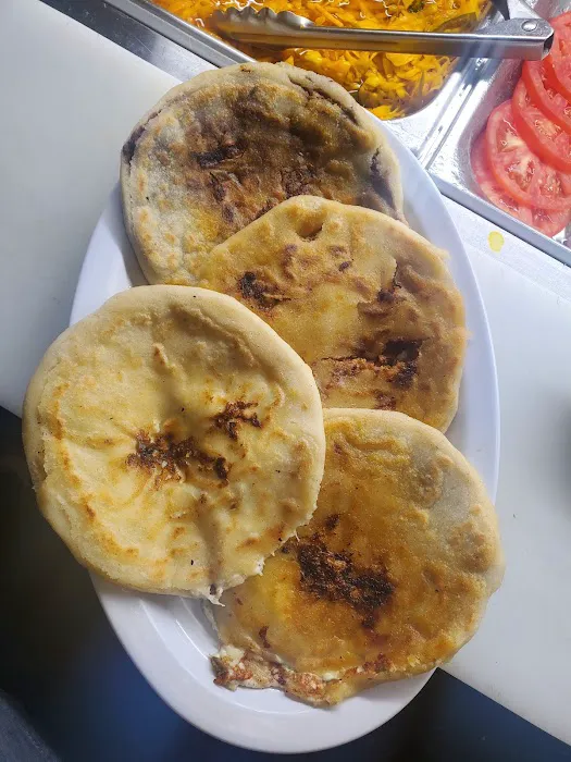 Pupuseria salvadoreña 1 Picture 3